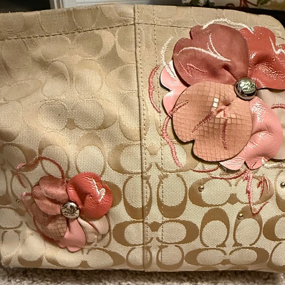 Coach Signature Print Shoulder Bag w Pink Flowers - Picture 2 of 7